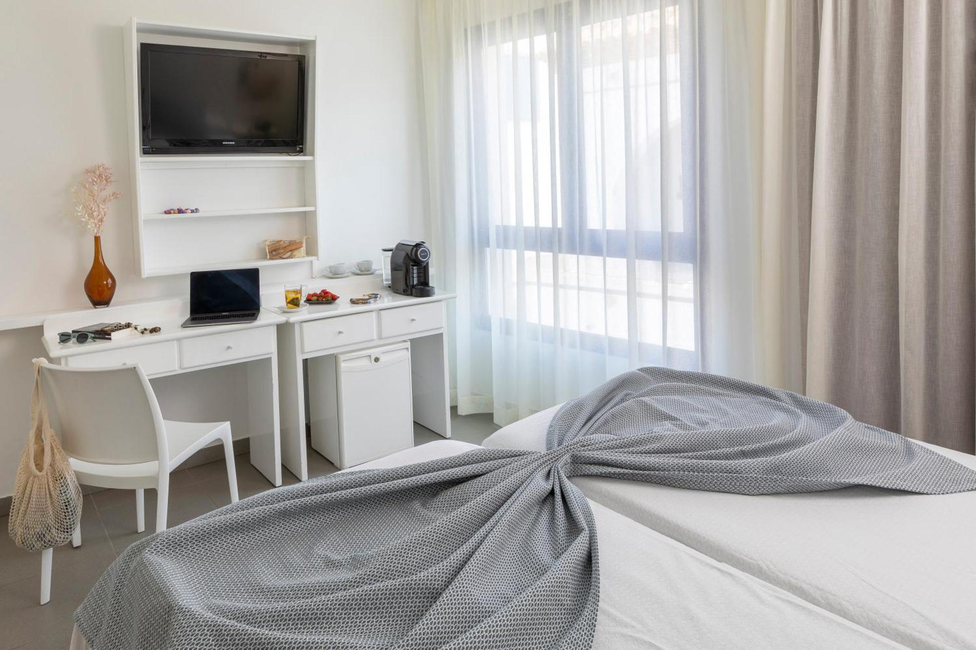Standard Twin Room,1588048096:JPEG
